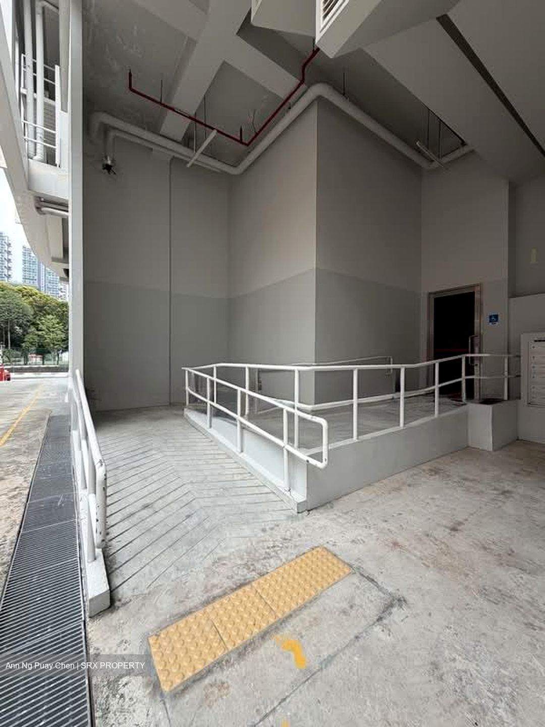Alexandra Road (D3), Factory #536684211
